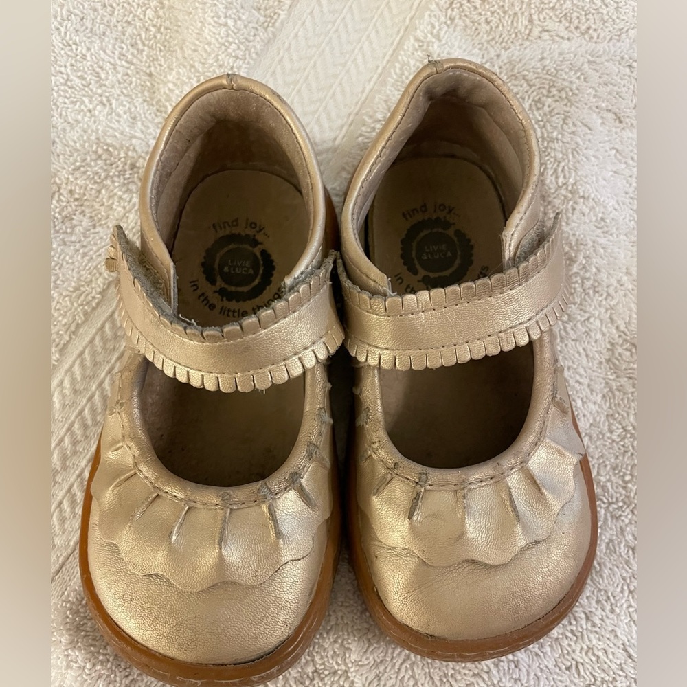 Size 7 gold livie & Luca ruche